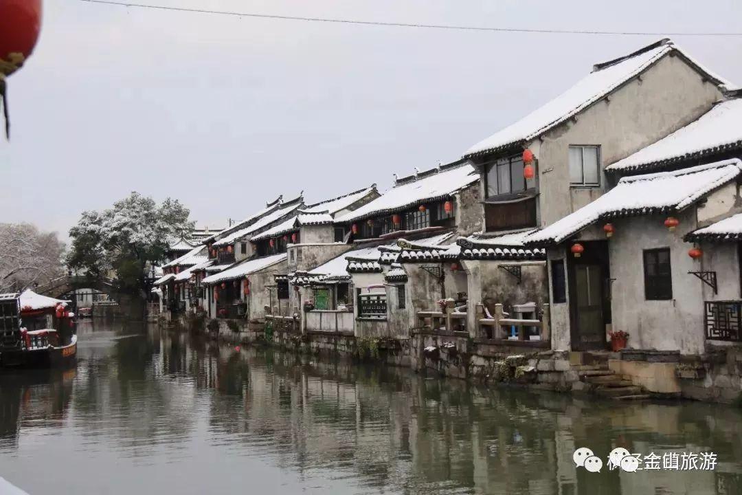 冬天的通天河:片片冰凌如一朵朵洁白的莲花,浮在河面缓缓流动